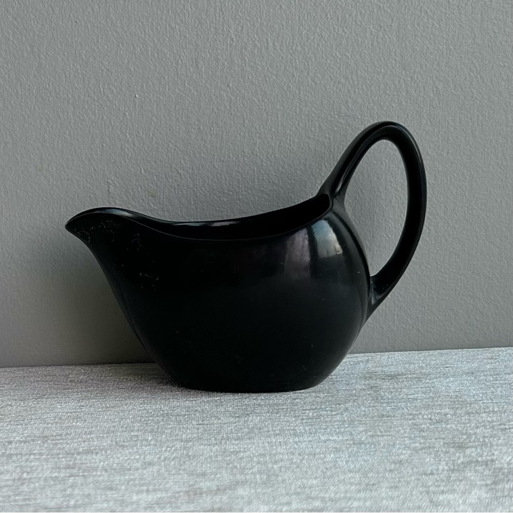 VINTAGE MCM modernist design creamer by staffordshire england.. excellent ⭐️